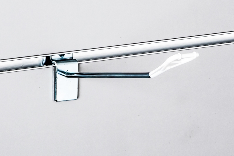 Klips mocujący na haczyk do etykiet cenowych biały