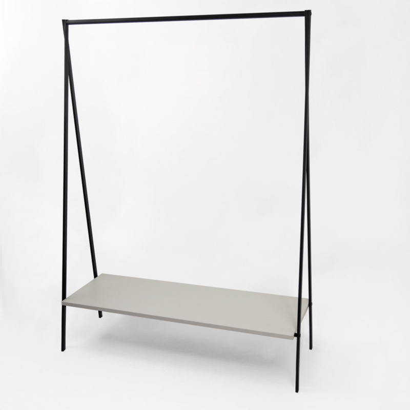 Stender czarny sklepowy na odzież z półką