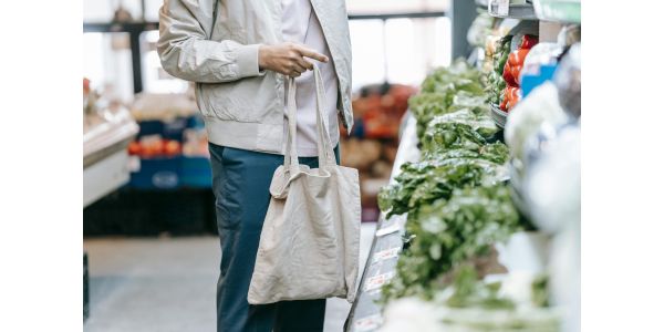 Prawidłowa ekspozycja towaru w sklepie spożywczym