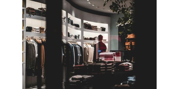 Aranżacja butiku odzieżowego krok po kroku – najważniejsze zasady i trendy