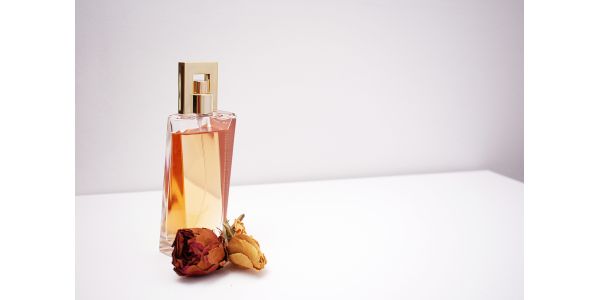 Wyposażenie drogerii i perfumerii. Jak stworzyć przestrzeń przyjazną klientom?